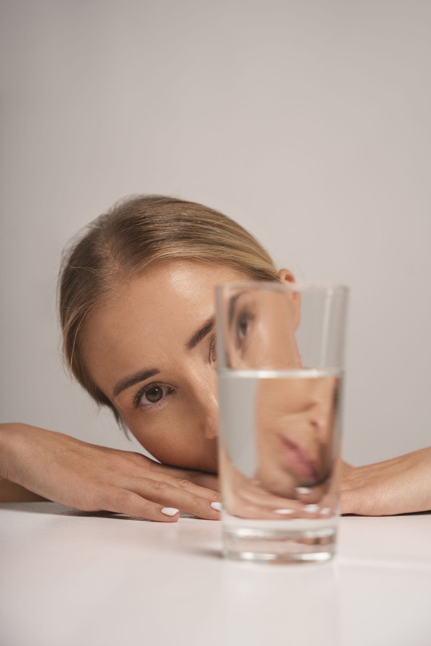  5 astuces Glow Up express pour paraître reposée même quand on est fatiguée